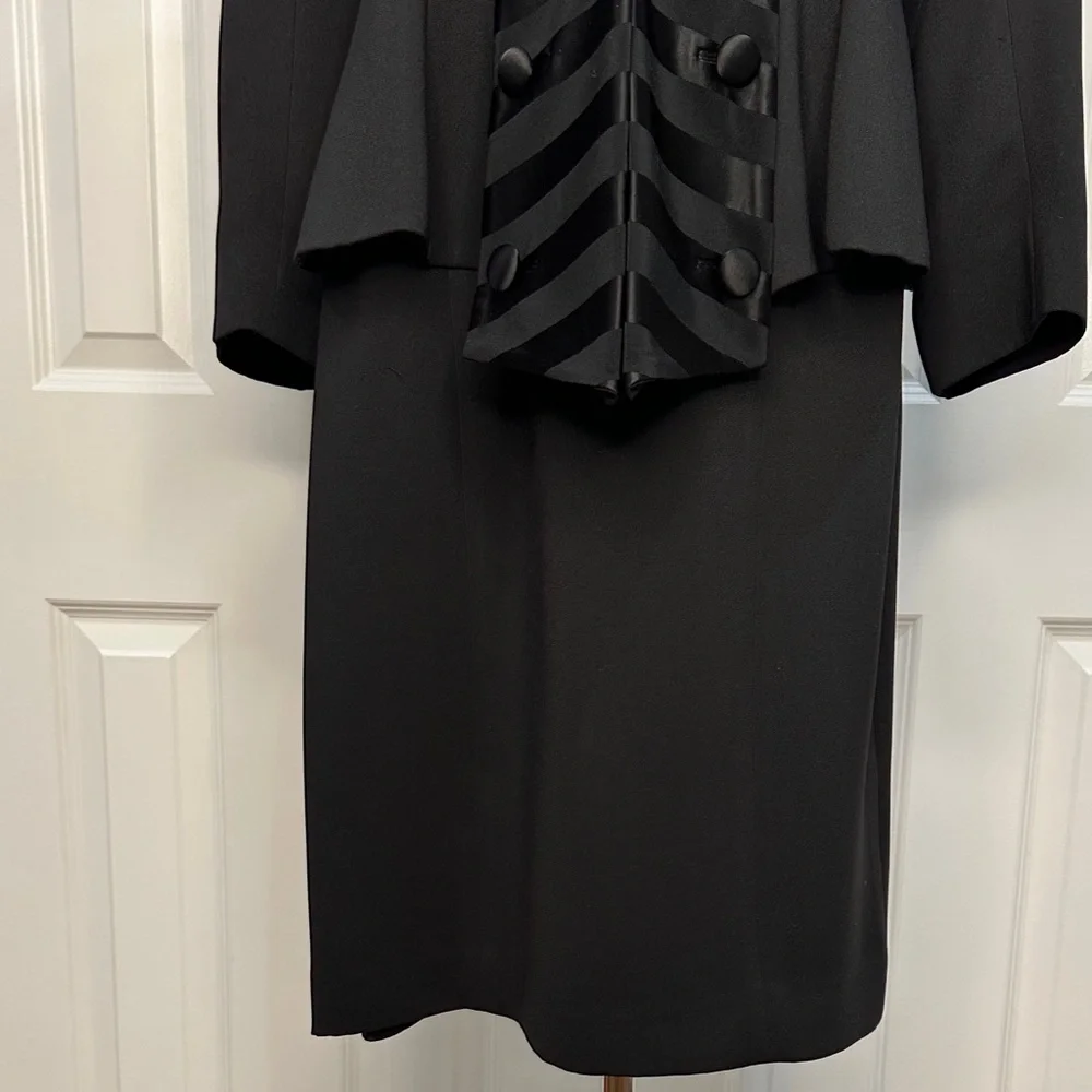 AV Vilento Vintage Black Tuxedo Satin Trim Evening Peplum 2-Piece Suit Size 12